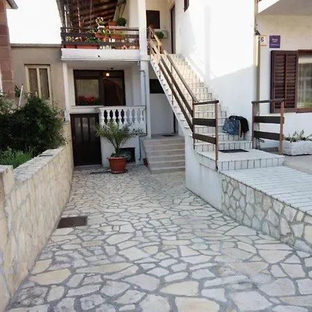 Double 5301b بيت ضيافة فربنيك